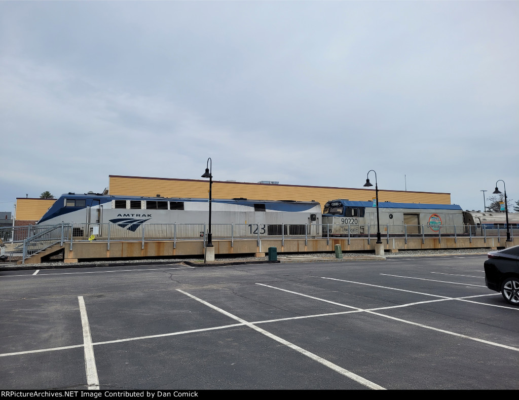 Amtrak 694 at Brunswick Station